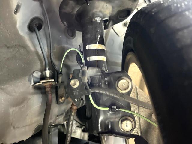 プリウス Ｓツーリングセレクション　禁煙車　アルパイン８型ナビ　バックカメラ　フルセグ　ＥＴＣ　Ｂｌｕｅｔｏｏｔｈ再生　ＨＩＤヘッドライト　純正１７インチアルミホイール　スマートキー　フォグランプ　プライバシーガラス　盗難防止装置（35枚目）