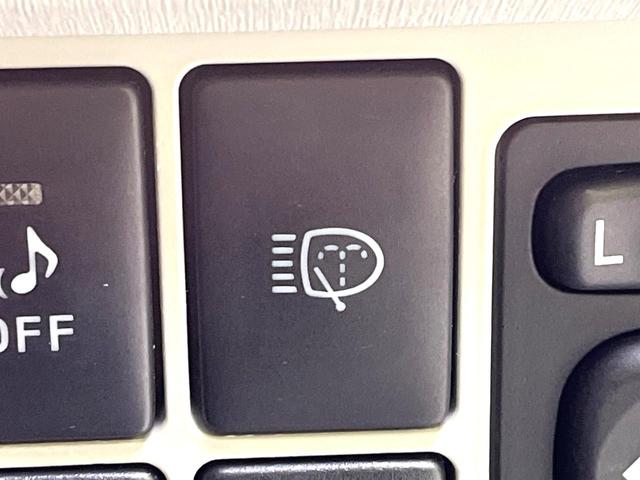 プリウス Ｓツーリングセレクション　禁煙車　アルパイン８型ナビ　バックカメラ　フルセグ　ＥＴＣ　Ｂｌｕｅｔｏｏｔｈ再生　ＨＩＤヘッドライト　純正１７インチアルミホイール　スマートキー　フォグランプ　プライバシーガラス　盗難防止装置（43枚目）