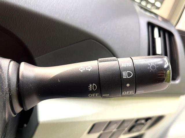 プリウス Ｓツーリングセレクション　禁煙車　アルパイン８型ナビ　バックカメラ　フルセグ　ＥＴＣ　Ｂｌｕｅｔｏｏｔｈ再生　ＨＩＤヘッドライト　純正１７インチアルミホイール　スマートキー　フォグランプ　プライバシーガラス　盗難防止装置（52枚目）