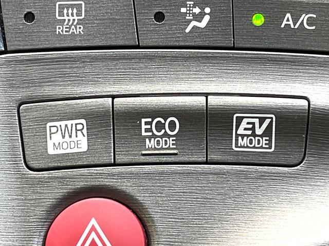 プリウス Ｓツーリングセレクション　禁煙車　アルパイン８型ナビ　バックカメラ　フルセグ　ＥＴＣ　Ｂｌｕｅｔｏｏｔｈ再生　ＨＩＤヘッドライト　純正１７インチアルミホイール　スマートキー　フォグランプ　プライバシーガラス　盗難防止装置（56枚目）