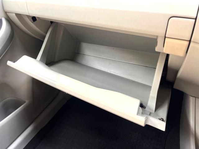 プリウス Ｓツーリングセレクション　禁煙車　アルパイン８型ナビ　バックカメラ　フルセグ　ＥＴＣ　Ｂｌｕｅｔｏｏｔｈ再生　ＨＩＤヘッドライト　純正１７インチアルミホイール　スマートキー　フォグランプ　プライバシーガラス　盗難防止装置（64枚目）