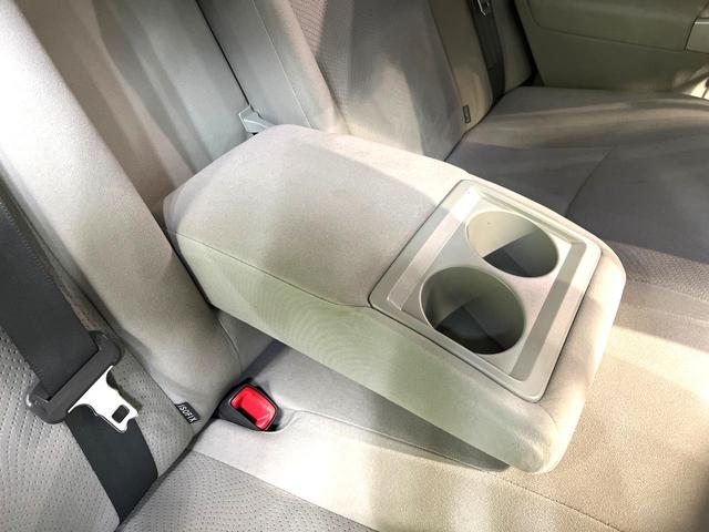 プリウス Ｓツーリングセレクション　禁煙車　アルパイン８型ナビ　バックカメラ　フルセグ　ＥＴＣ　Ｂｌｕｅｔｏｏｔｈ再生　ＨＩＤヘッドライト　純正１７インチアルミホイール　スマートキー　フォグランプ　プライバシーガラス　盗難防止装置（68枚目）