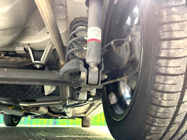 お車を安心してお乗りいただく為には、足回りの定期点検が欠かせません。サービスサポート（有償保証）では無料点検もご提供しており、安心のカーライフをお過ごしいただけるサポート体制が整っています。