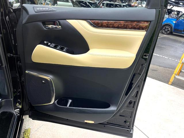 アルファードハイブリッド Ｇ　Ｆパッケージ　４ＷＤ　サンルーフ　モデリスタフルエアロ　両側電動ドア　後席モニター　純正１０．５型ナビ　全周囲カメラ　ＪＢＬサウンド　１００Ｖ電源　衝突被害軽減システム　レーダークルーズ　禁煙車　電動リアゲート（50枚目）