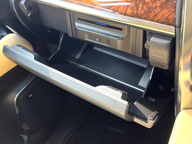 アルファードハイブリッド Ｇ　Ｆパッケージ　４ＷＤ　サンルーフ　モデリスタフルエアロ　両側電動ドア　後席モニター　純正１０．５型ナビ　全周囲カメラ　ＪＢＬサウンド　１００Ｖ電源　衝突被害軽減システム　レーダークルーズ　禁煙車　電動リアゲート（79枚目）