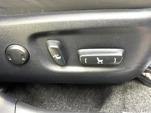 プリウス Gツーリングセレクションレザーパッケージ 禁煙車 純正ナビ バックカメラ クルーズコントロール ETC Bluetooth再生 レザーシート パワーシート シートヒーター LEDヘッドライト 純正17インチアルミホイール スマートキー(5枚目)