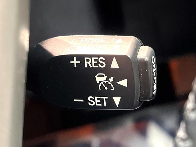 プリウス Gツーリングセレクションレザーパッケージ 禁煙車 純正ナビ バックカメラ クルーズコントロール ETC Bluetooth再生 レザーシート パワーシート シートヒーター LEDヘッドライト 純正17インチアルミホイール スマートキー(6枚目)