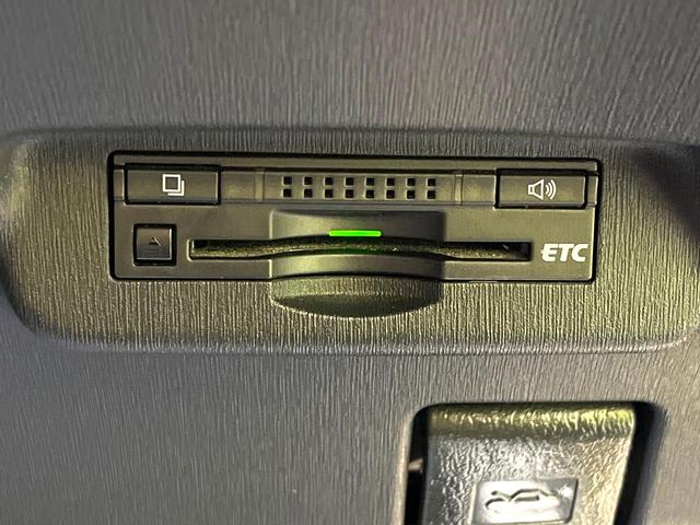 プリウス Gツーリングセレクションレザーパッケージ 禁煙車 純正ナビ バックカメラ クルーズコントロール ETC Bluetooth再生 レザーシート パワーシート シートヒーター LEDヘッドライト 純正17インチアルミホイール スマートキー(7枚目)
