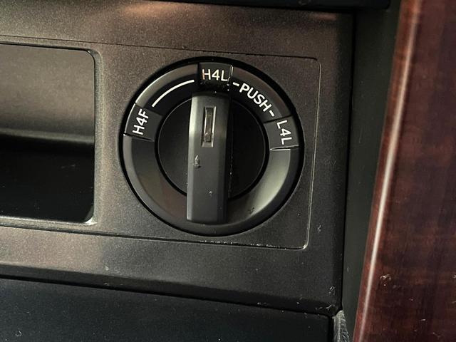 ランドクルーザープラド TX Lパッケージ 禁煙車 4WD 純正ナビ バックカメラ フルセグ ドライブレコーダー ETC Bluetooth再生 レザーシート シートヒーター パワーシート LEDヘッド クルーズコントロール クリアランスソナー(3枚目)