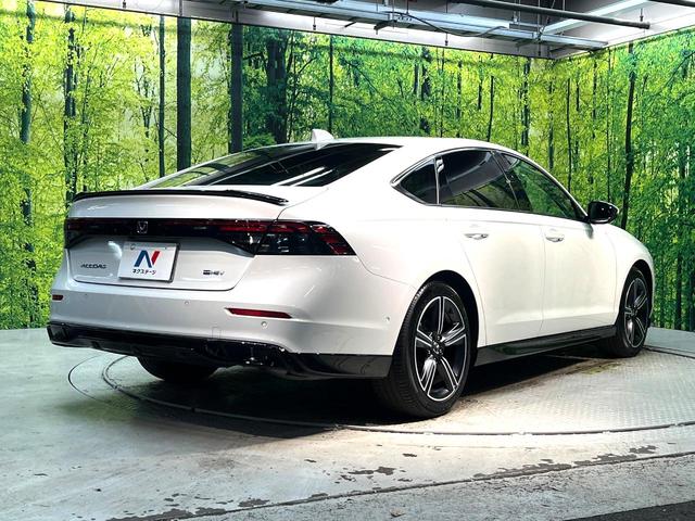 アコード ｅ：ＨＥＶ　禁煙車　衝突軽減システム　アダプティブクルーズ　純正１２．３型コネクトディスプレイ　全周囲カメラ　フルセグ　ＥＴＣ２．０　レザーシート　パワーシート　フルＬＥＤヘッド（17枚目）
