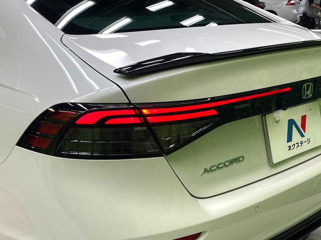 アコード ｅ：ＨＥＶ　禁煙車　衝突軽減システム　アダプティブクルーズ　純正１２．３型コネクトディスプレイ　全周囲カメラ　フルセグ　ＥＴＣ２．０　レザーシート　パワーシート　フルＬＥＤヘッド（60枚目）
