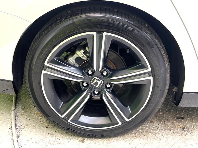 アコード ｅ：ＨＥＶ　禁煙車　衝突軽減システム　アダプティブクルーズ　純正１２．３型コネクトディスプレイ　全周囲カメラ　フルセグ　ＥＴＣ２．０　レザーシート　パワーシート　フルＬＥＤヘッド（67枚目）