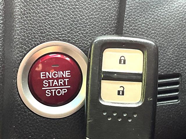 フィット １３Ｇ・Ｌパッケージ　ファインエディション　禁煙車　衝突軽減システム　バックカメラ　ディスプレイオーディオ　ＬＥＤヘッド　ハーフレザー　クルーズコントロール　スマートキー　地デジ　ＣＤ再生　プライバシーガラス　盗難防止装置　アイドリングストップ（5枚目）