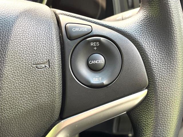 フィット １３Ｇ・Ｌパッケージ　ファインエディション　禁煙車　衝突軽減システム　バックカメラ　ディスプレイオーディオ　ＬＥＤヘッド　ハーフレザー　クルーズコントロール　スマートキー　地デジ　ＣＤ再生　プライバシーガラス　盗難防止装置　アイドリングストップ（6枚目）