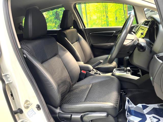 フィット １３Ｇ・Ｌパッケージ　ファインエディション　禁煙車　衝突軽減システム　バックカメラ　ディスプレイオーディオ　ＬＥＤヘッド　ハーフレザー　クルーズコントロール　スマートキー　地デジ　ＣＤ再生　プライバシーガラス　盗難防止装置　アイドリングストップ（8枚目）