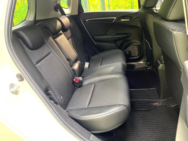 フィット １３Ｇ・Ｌパッケージ　ファインエディション　禁煙車　衝突軽減システム　バックカメラ　ディスプレイオーディオ　ＬＥＤヘッド　ハーフレザー　クルーズコントロール　スマートキー　地デジ　ＣＤ再生　プライバシーガラス　盗難防止装置　アイドリングストップ（9枚目）