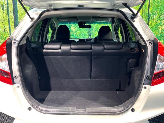 フィット １３Ｇ・Ｌパッケージ　ファインエディション　禁煙車　衝突軽減システム　バックカメラ　ディスプレイオーディオ　ＬＥＤヘッド　ハーフレザー　クルーズコントロール　スマートキー　地デジ　ＣＤ再生　プライバシーガラス　盗難防止装置　アイドリングストップ（10枚目）