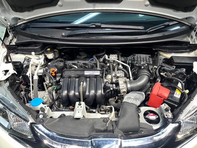 フィット １３Ｇ・Ｌパッケージ　ファインエディション　禁煙車　衝突軽減システム　バックカメラ　ディスプレイオーディオ　ＬＥＤヘッド　ハーフレザー　クルーズコントロール　スマートキー　地デジ　ＣＤ再生　プライバシーガラス　盗難防止装置　アイドリングストップ（18枚目）