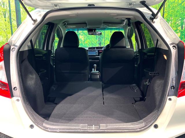 フィット １３Ｇ・Ｌパッケージ　ファインエディション　禁煙車　衝突軽減システム　バックカメラ　ディスプレイオーディオ　ＬＥＤヘッド　ハーフレザー　クルーズコントロール　スマートキー　地デジ　ＣＤ再生　プライバシーガラス　盗難防止装置　アイドリングストップ（24枚目）