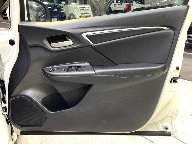 フィット １３Ｇ・Ｌパッケージ　ファインエディション　禁煙車　衝突軽減システム　バックカメラ　ディスプレイオーディオ　ＬＥＤヘッド　ハーフレザー　クルーズコントロール　スマートキー　地デジ　ＣＤ再生　プライバシーガラス　盗難防止装置　アイドリングストップ（38枚目）