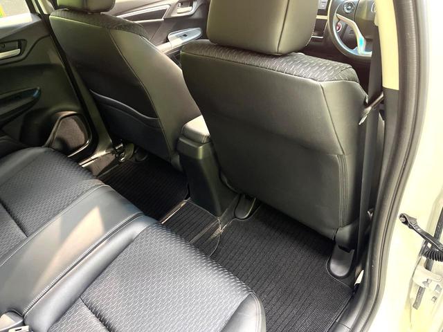 フィット １３Ｇ・Ｌパッケージ　ファインエディション　禁煙車　衝突軽減システム　バックカメラ　ディスプレイオーディオ　ＬＥＤヘッド　ハーフレザー　クルーズコントロール　スマートキー　地デジ　ＣＤ再生　プライバシーガラス　盗難防止装置　アイドリングストップ（41枚目）