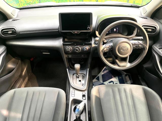 ヤリスクロス Ｘ　ディスプレイオーディオ　衝突被害軽減システム　レーダークルーズ　禁煙車　コーナーセンサー　バックカメラ　ビルトインＥＴＣ　オートハイビーム　車線逸脱警報　オートライト　Ｂｌｕｅｔｏｏｔｈ　フルセグ（2枚目）