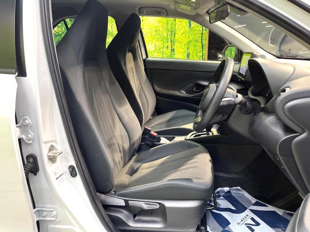 ヤリスクロス Ｘ　ディスプレイオーディオ　衝突被害軽減システム　レーダークルーズ　禁煙車　コーナーセンサー　バックカメラ　ビルトインＥＴＣ　オートハイビーム　車線逸脱警報　オートライト　Ｂｌｕｅｔｏｏｔｈ　フルセグ（8枚目）