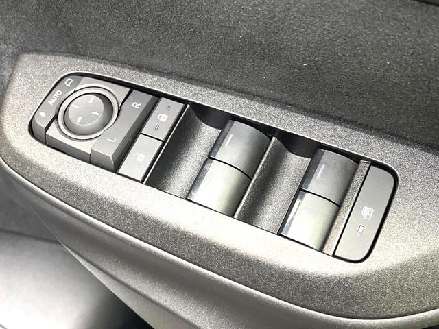 ヤリスクロス Ｘ　ディスプレイオーディオ　衝突被害軽減システム　レーダークルーズ　禁煙車　コーナーセンサー　バックカメラ　ビルトインＥＴＣ　オートハイビーム　車線逸脱警報　オートライト　Ｂｌｕｅｔｏｏｔｈ　フルセグ（52枚目）