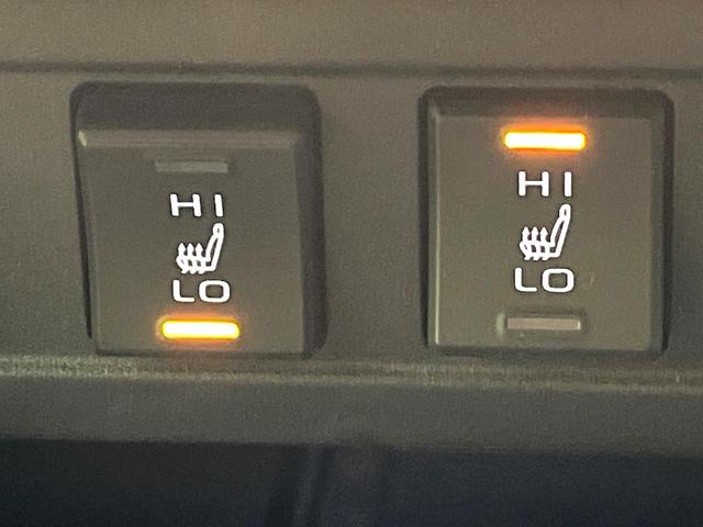 カローラクロス ハイブリッド　Ｚ　禁煙車　衝突軽減装置　純正１０．５インチナビ付ディスプレイオーディオ　パワーバックドア　ハーフレザーシート　パワーシート　ＥＴＣ２．０　シートヒーター　ＬＥＤライト　オートマチックハイビーム（7枚目）