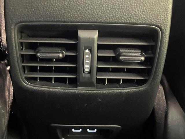 カローラクロス ハイブリッド　Ｚ　禁煙車　衝突軽減装置　純正１０．５インチナビ付ディスプレイオーディオ　パワーバックドア　ハーフレザーシート　パワーシート　ＥＴＣ２．０　シートヒーター　ＬＥＤライト　オートマチックハイビーム（44枚目）