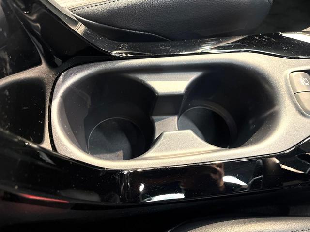 カローラクロス ハイブリッド　Ｚ　禁煙車　衝突軽減装置　純正１０．５インチナビ付ディスプレイオーディオ　パワーバックドア　ハーフレザーシート　パワーシート　ＥＴＣ２．０　シートヒーター　ＬＥＤライト　オートマチックハイビーム（60枚目）
