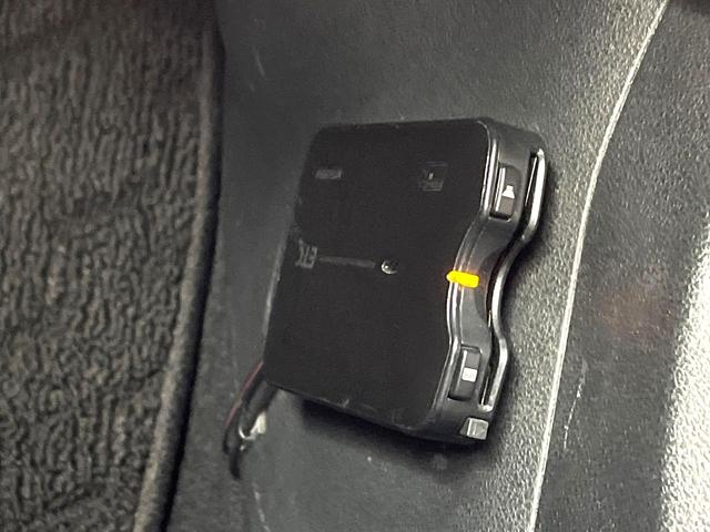 ジューク １５ＲＳ　アーバンセレクション　禁煙車　ＳＤナビ　バックカメラ　Ｂｌｕｅｔｏｏｔｈ再生　ＨＩＤヘッドライト　ＥＴＣ　フルセグ　オートライト　オートエアコン　スマートキー　１８インチアルミホイール　電動格納ミラー（5枚目）