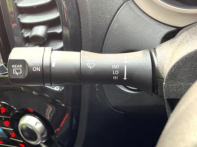 ジューク １５ＲＳ　アーバンセレクション　禁煙車　ＳＤナビ　バックカメラ　Ｂｌｕｅｔｏｏｔｈ再生　ＨＩＤヘッドライト　ＥＴＣ　フルセグ　オートライト　オートエアコン　スマートキー　１８インチアルミホイール　電動格納ミラー（51枚目）