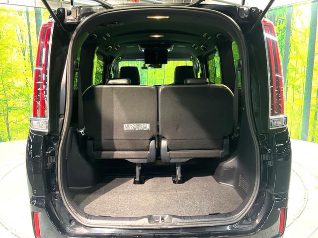 エスクァイア ハイブリッドＧｉ　禁煙車　両側電動ドア　後席モニター　バックカメラ　衝突被害軽減装置　ドラレコ　コーナーセンサー　スマートキー　ＬＥＤヘッド　ＥＴＣ　クルコン　純正１５インチアルミ　オートハイビーム（12枚目）