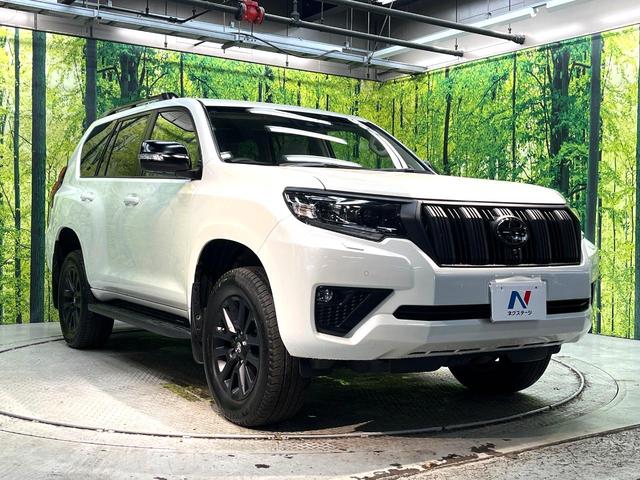 高透明度のガラス皮膜で撥水はもちろん、上質なツヤ・光沢を実現。紫外線や酸性雨から大切な愛車を保護し、色あせ・劣化を防止。「弾スプラッシュコート」、「弾プリミッサコート」からお選びいただけます。