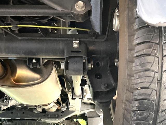 お車を安心してお乗りいただく為には、足回りの定期点検が欠かせません。サービスサポート（有償保証）では無料点検もご提供しており、安心のカーライフをお過ごしいただけるサポート体制が整っています。