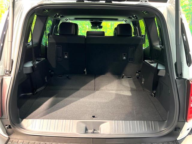 ランドクルーザー２５０ ＶＸ　４ＷＤ　７人乗り　サンルーフ　衝突軽減　レーダークルーズ　純正１２型ディスプレイオーディオ　全周囲カメラ　ＥＴＣ　ＬＥＤヘッド　デジタルインナーミラー　パワーバックドア　Ｂｌｕｅｔｏｏｔｈ　ドラレコ（11枚目）