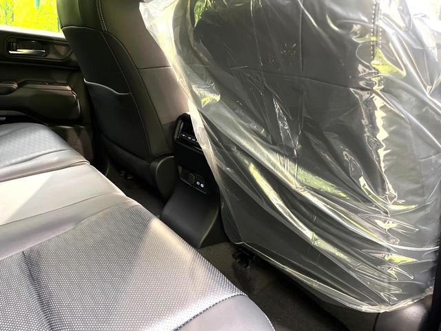 ランドクルーザー２５０ ＶＸ　４ＷＤ　７人乗り　サンルーフ　衝突軽減　レーダークルーズ　純正１２型ディスプレイオーディオ　全周囲カメラ　ＥＴＣ　ＬＥＤヘッド　デジタルインナーミラー　パワーバックドア　Ｂｌｕｅｔｏｏｔｈ　ドラレコ（68枚目）