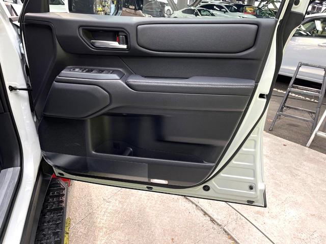 ランドクルーザー２５０ ＶＸ　４ＷＤ　７人乗り　サンルーフ　衝突軽減　レーダークルーズ　純正１２型ディスプレイオーディオ　全周囲カメラ　ＥＴＣ　ＬＥＤヘッド　デジタルインナーミラー　パワーバックドア　Ｂｌｕｅｔｏｏｔｈ　ドラレコ（74枚目）