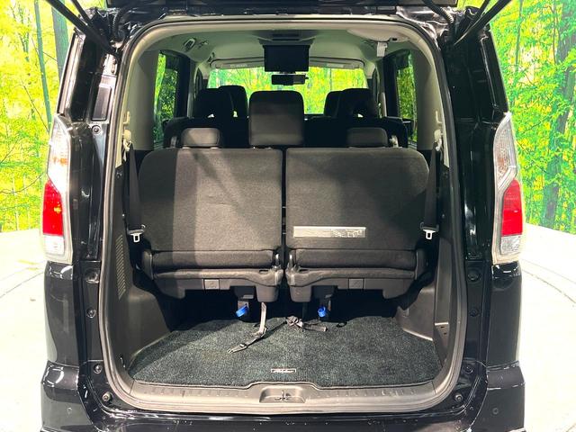 セレナ ライダー 両側電動ドア 後席モニター 全周囲カメラ 衝突被害軽減システム プロパイロット 禁煙車 ドライブレコーダー コーナーセンサー スマートキー LEDヘッド ビルトインETC 車線逸脱警報 オートライト(11枚目)