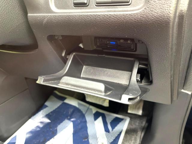 セレナ ライダー 両側電動ドア 後席モニター 全周囲カメラ 衝突被害軽減システム プロパイロット 禁煙車 ドライブレコーダー コーナーセンサー スマートキー LEDヘッド ビルトインETC 車線逸脱警報 オートライト(52枚目)