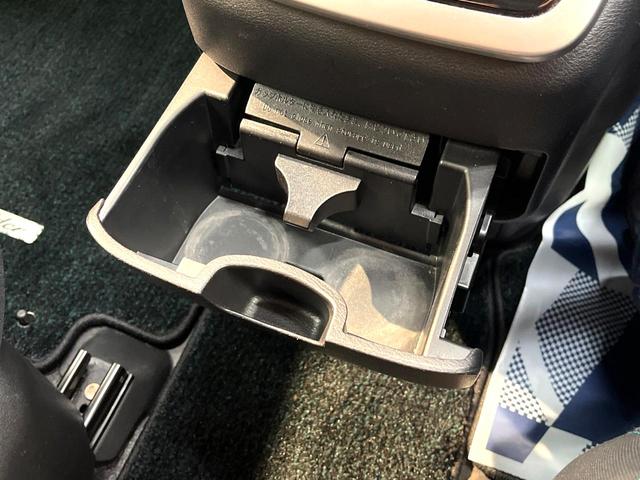 セレナ ライダー 両側電動ドア 後席モニター 全周囲カメラ 衝突被害軽減システム プロパイロット 禁煙車 ドライブレコーダー コーナーセンサー スマートキー LEDヘッド ビルトインETC 車線逸脱警報 オートライト(63枚目)