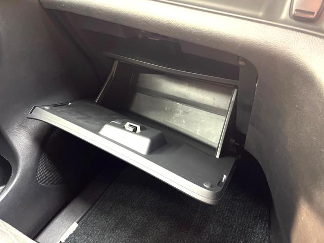 セレナ ライダー 両側電動ドア 後席モニター 全周囲カメラ 衝突被害軽減システム プロパイロット 禁煙車 ドライブレコーダー コーナーセンサー スマートキー LEDヘッド ビルトインETC 車線逸脱警報 オートライト(67枚目)