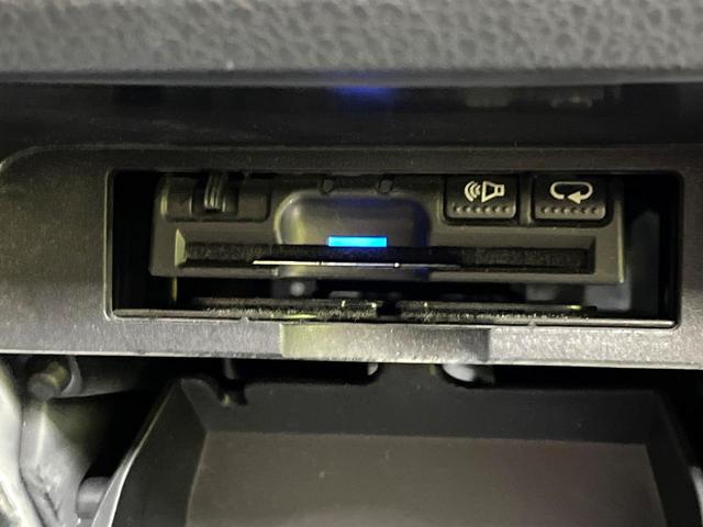 ヴォクシー ＺＳ　煌　禁煙車　両側電動ドア　フリップダウンモニター　アルパイン１１インチナビ　バックカメラ　衝突被害軽減システム　スマートキー　ＬＥＤヘッド　ＥＴＣ　クルコン　純正１６インチアルミ　車線逸脱警報（7枚目）