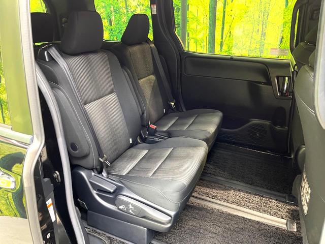 ヴォクシー ＺＳ　煌　禁煙車　両側電動ドア　フリップダウンモニター　アルパイン１１インチナビ　バックカメラ　衝突被害軽減システム　スマートキー　ＬＥＤヘッド　ＥＴＣ　クルコン　純正１６インチアルミ　車線逸脱警報（10枚目）