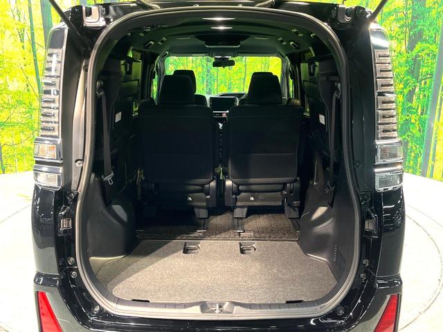 ヴォクシー ＺＳ　煌　禁煙車　両側電動ドア　フリップダウンモニター　アルパイン１１インチナビ　バックカメラ　衝突被害軽減システム　スマートキー　ＬＥＤヘッド　ＥＴＣ　クルコン　純正１６インチアルミ　車線逸脱警報（12枚目）