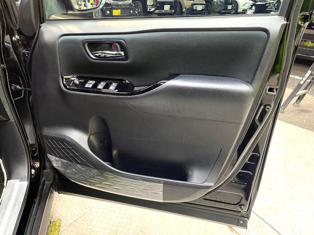 ヴォクシー ＺＳ　煌　禁煙車　両側電動ドア　フリップダウンモニター　アルパイン１１インチナビ　バックカメラ　衝突被害軽減システム　スマートキー　ＬＥＤヘッド　ＥＴＣ　クルコン　純正１６インチアルミ　車線逸脱警報（44枚目）