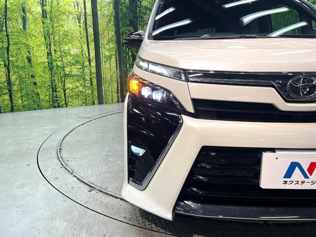 ヴォクシー ＺＳ　煌ＩＩＩ　禁煙車　両側電動スライドドア　フリップダウンモニター　衝突軽減システム　純正９インチナビ　バックカメラ　フルセグ　ドライブレコーダー　ＥＴＣ　Ｂｌｕｅｔｏｏｔｈ再生　ハーフレザー　シートヒーター（13枚目）