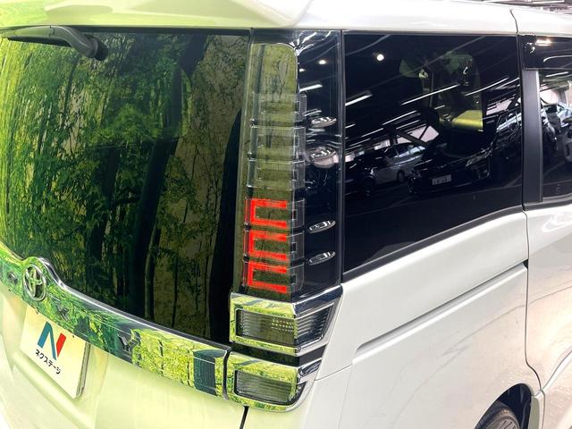 ヴォクシー ＺＳ　煌ＩＩＩ　禁煙車　両側電動スライドドア　フリップダウンモニター　衝突軽減システム　純正９インチナビ　バックカメラ　フルセグ　ドライブレコーダー　ＥＴＣ　Ｂｌｕｅｔｏｏｔｈ再生　ハーフレザー　シートヒーター（30枚目）