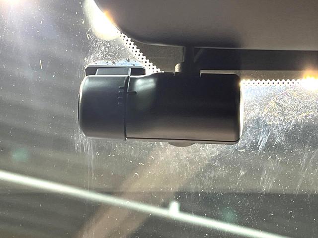 ノート Ｘ　禁煙車　全周囲カメラ　純正９型ディスプレイオーディオ　衝突被害軽減システム　シートヒーター　ドライブレコーダー　コーナーセンサー　ＬＥＤヘッドライト　ＥＴＣ　オートマチックハイビーム　車線逸脱警報（7枚目）